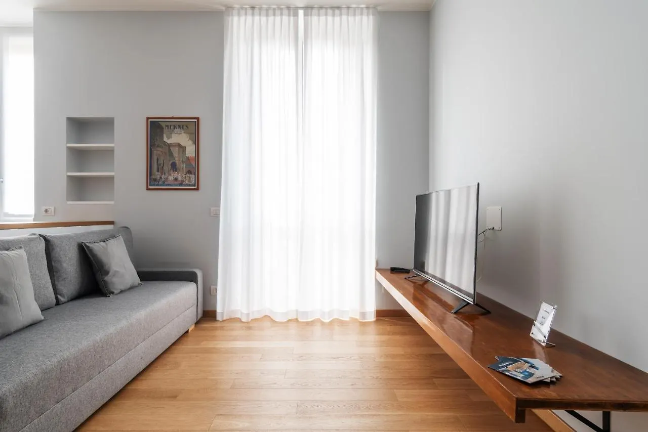 Easyhomes-Eustachi Milan 0*,  Italy