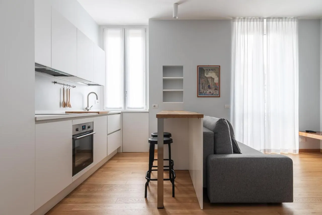 Easyhomes-Eustachi Milan 0*,  Italy